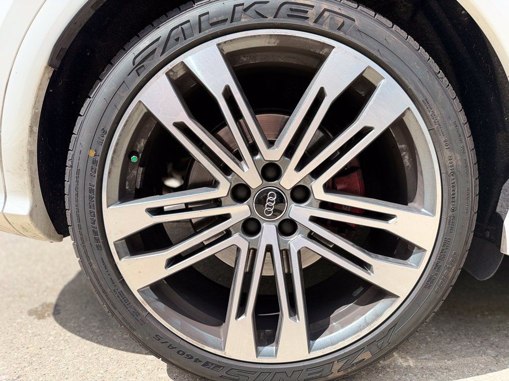 Used 2018 Audi SQ5 Prestige w/ Prestige Package AWD/4WD image 12