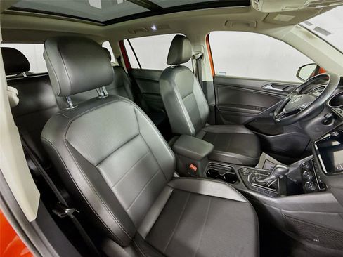 Used 2018 Volkswagen Tiguan SE w/ Panoramic Sunroof Package AWD/4WD image 28