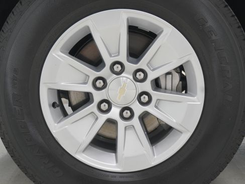 Used 2023 Chevrolet Silverado 1500 LT AWD/4WD image 24