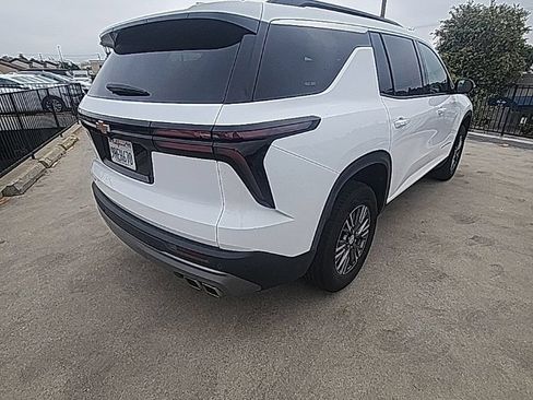 Used 2025 Chevrolet Traverse LT FWD image 6
