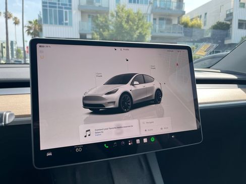 Used 2023 Tesla Model Y Long Range AWD/4WD image 17