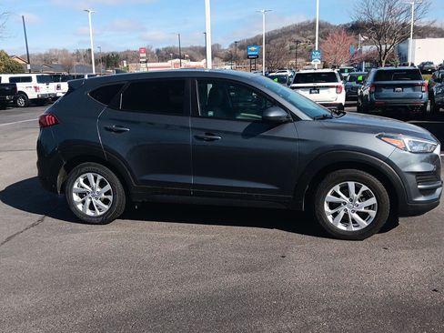 Used 2019 Hyundai Tucson SE image 2