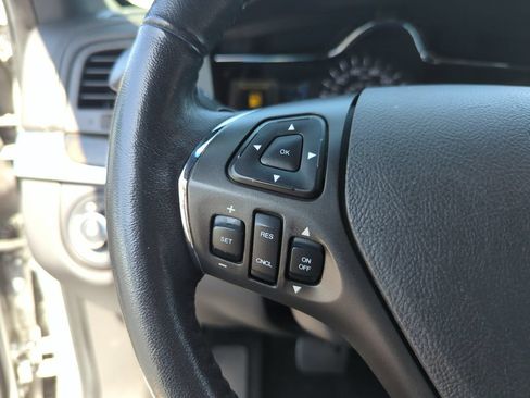 Used 2013 Lincoln MKS FWD image 38