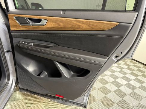 Used 2024 Volkswagen Atlas SE image 16