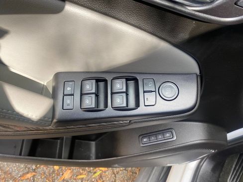 Used 2018 Chevrolet Suburban LT image 16