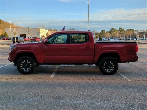 Used 2017 Toyota Tacoma SR image 7