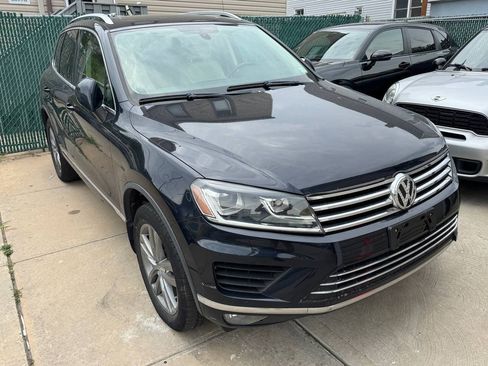Used 2015 Volkswagen Touareg VR6 AWD/4WD image 1