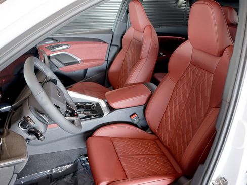 New 2025 Audi SQ5 Prestige image 8