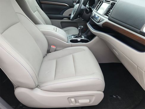 Used 2016 Toyota Highlander Limited Platinum image 14