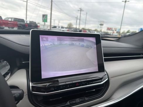 Used 2024 Jeep Compass Limited image 24