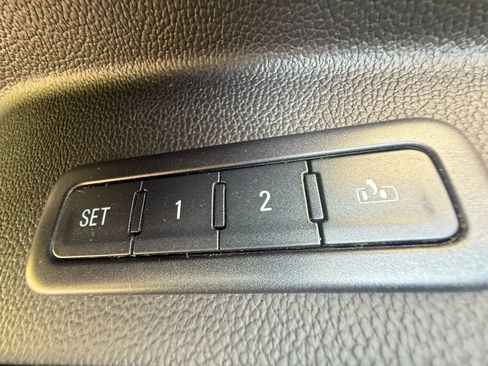 Used 2015 GMC Yukon SLT w/ HD Trailering Package image 10