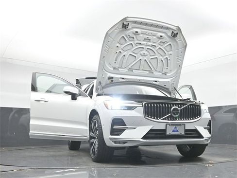 Used 2023 Volvo XC60 B5 Ultimate w/ Climate Package image 56