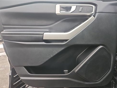 Used 2021 Ford Explorer XLT image 21
