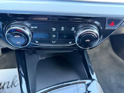 Used 2025 Chevrolet Trax LT w/ LT Convenience Package image 22