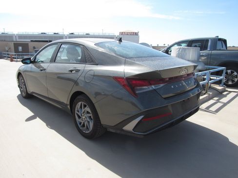 Used 2024 Hyundai Elantra SEL FWD image 4