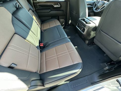 Used 2024 Chevrolet Silverado 3500 High Country w/ High Country Premium Package image 19