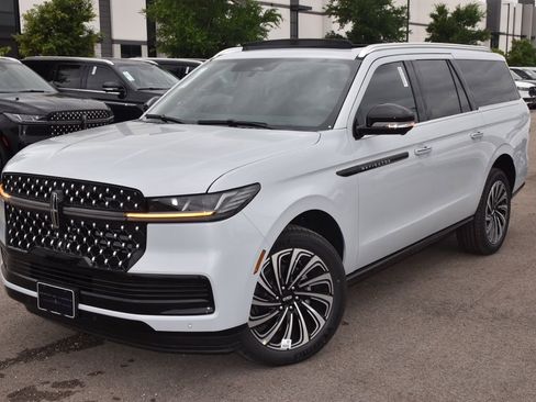 New 2026 Lincoln Navigator L Black Label AWD/4WD image 12