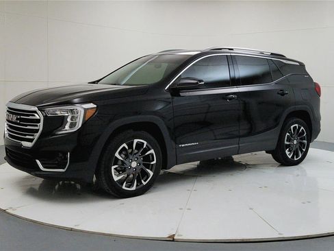 Used 2022 GMC Terrain SLT image 3