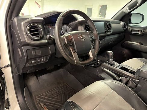 Used 2020 Toyota Tacoma TRD Sport AWD/4WD image 27
