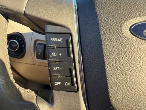 Used 2010 Ford Taurus Limited FWD image 40