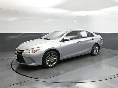 Used 2016 Toyota Camry SE image 34