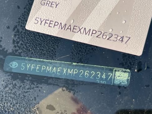 Used 2021 Toyota Corolla LE image 23