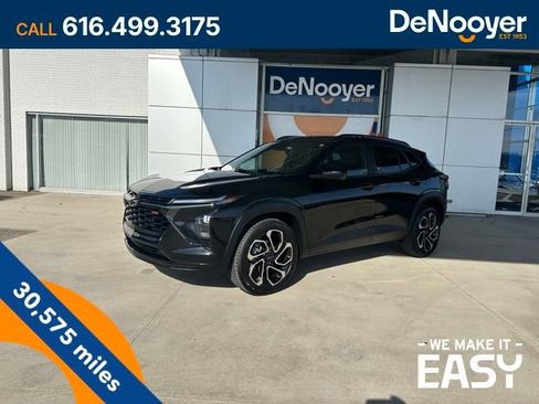 Used 2024 Chevrolet Trax RS w/ Driver Confidence Package FWD image 1