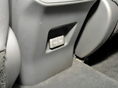 Used 2022 Toyota RAV4 XLE Premium image 8