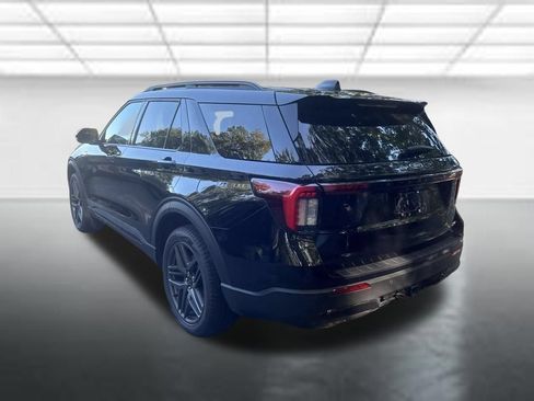 Used 2025 Ford Explorer ST-Line w/ ST-Line Street Pack AWD/4WD image 3