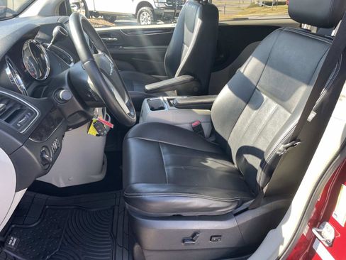 Used 2013 Chrysler Town & Country Touring image 14