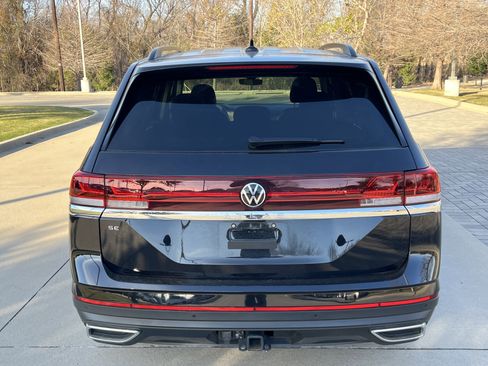Certified 2025 Volkswagen Atlas SE w/ Panoramic Sunroof Package image 9