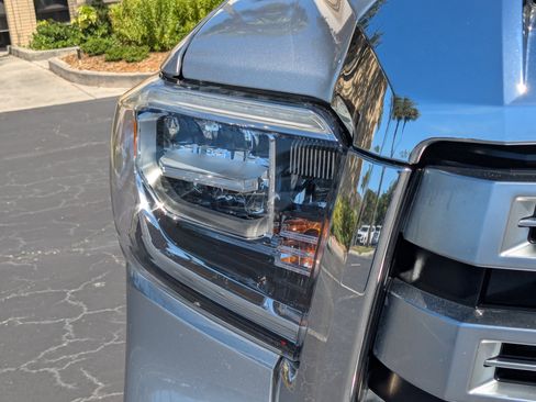 Used 2019 Toyota Tundra Limited w/ Limited Premium Package image 9