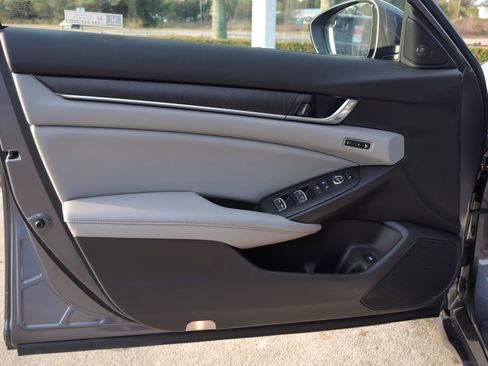 Used 2020 Honda Accord Touring image 14