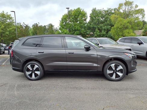 New 2025 Volvo EX90 Plus image 2
