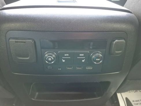 Used 2018 GMC Yukon Denali w/ Denali Ultimate Package AWD/4WD image 30