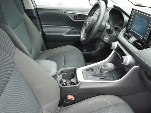 Used 2021 Toyota RAV4 LE AWD/4WD image 10