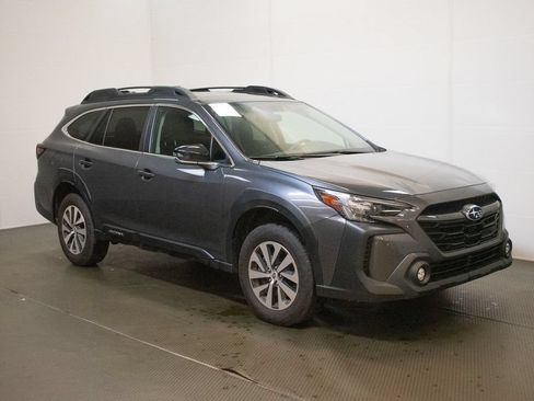 Certified 2025 Subaru Outback Premium AWD/4WD image 1
