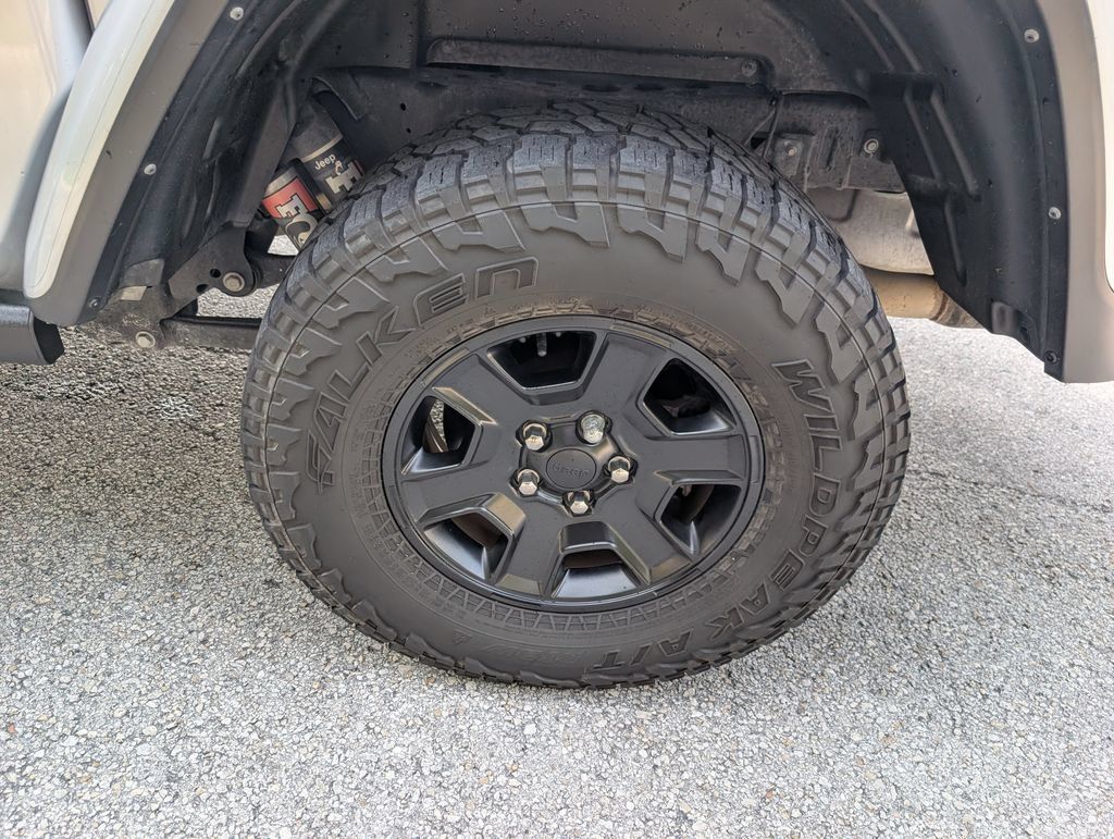 Used 2022 Jeep Gladiator Mojave AWD/4WD image 14