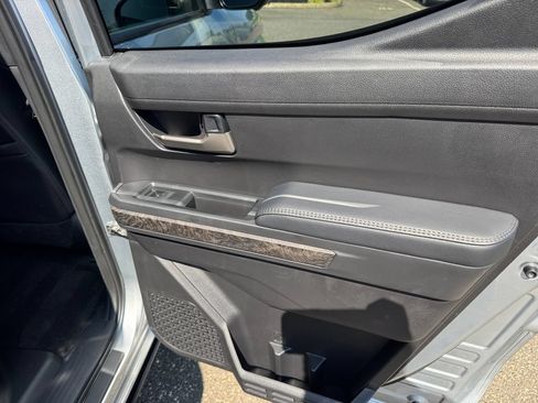 Used 2025 Toyota Tacoma Limited AWD/4WD image 23