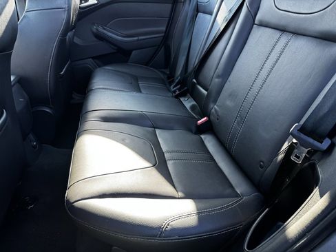 Used 2014 Ford Focus SE w/ Equipment Group 201A image 5