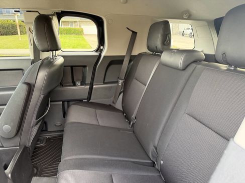 Used 2013 Toyota FJ Cruiser 4WD w/ Convenience Pkg image 21