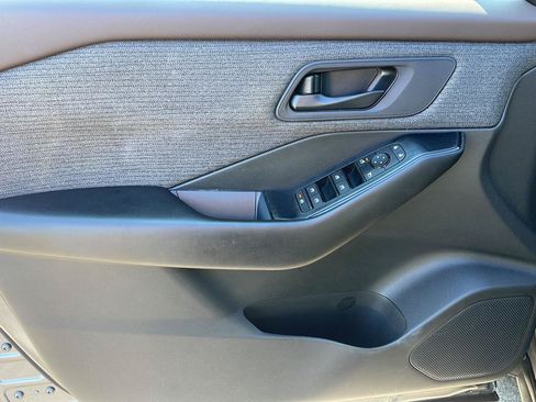Used 2023 Nissan Rogue S FWD image 14