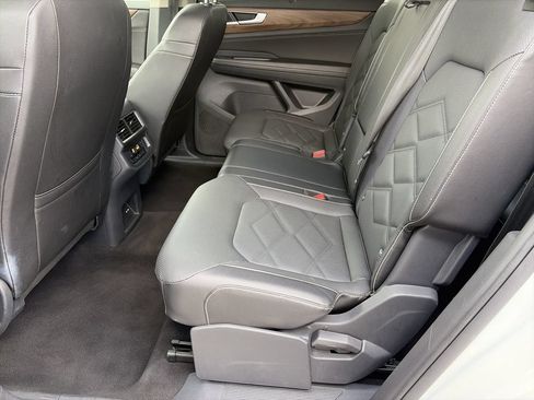 Certified 2025 Volkswagen Atlas SE FWD image 20