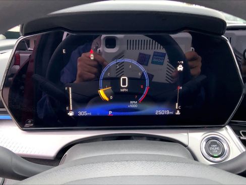 Used 2025 Chevrolet Trax LT image 24