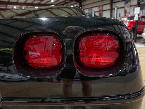 Used 1991 Chevrolet Corvette Coupe RWD image 36