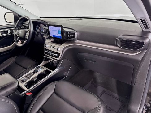 Used 2022 Ford Explorer XLT w/ Equipment Group 202A image 28