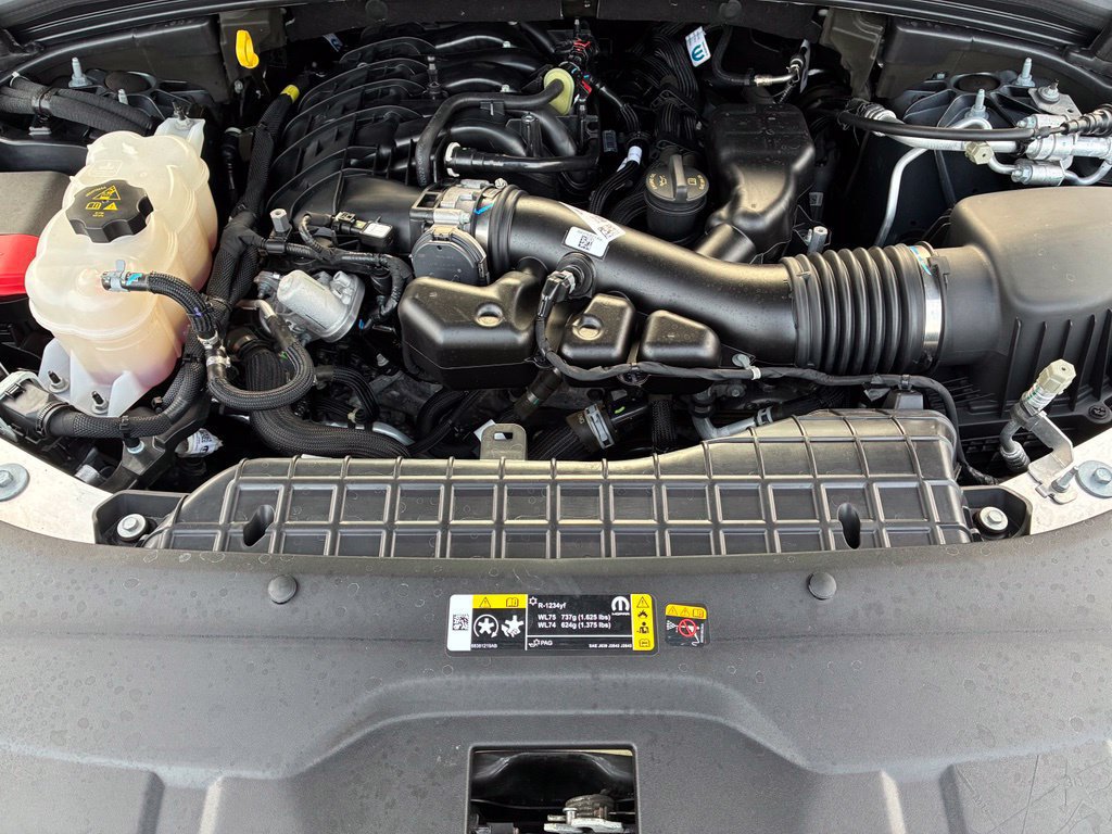 Used 2023 Jeep Grand Cherokee Laredo AWD/4WD image 32