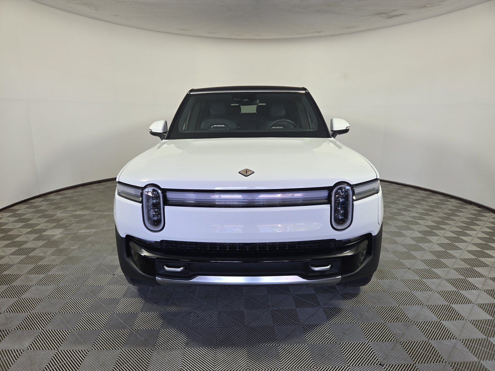 Used 2025 Rivian R1S Adventure Dual AWD/4WD image 8