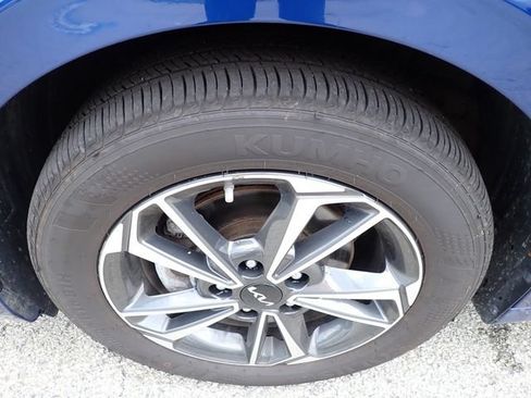 Used 2024 Kia Forte LXS w/ LXS Technology Package FWD image 9