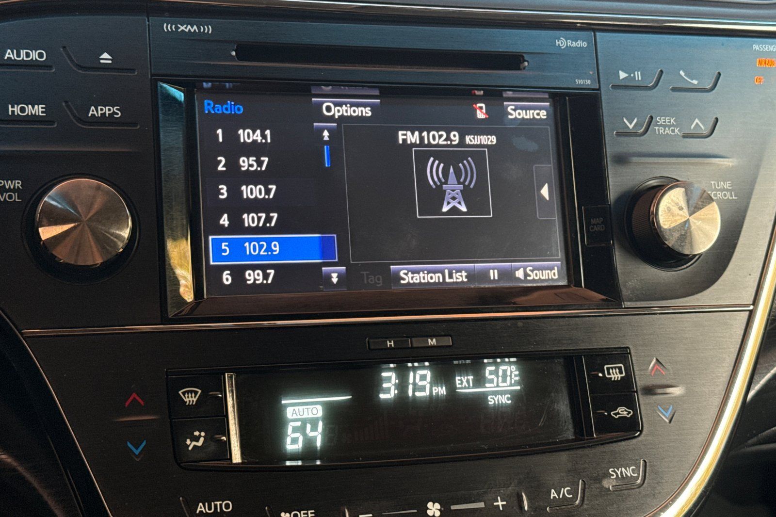 Used 2016 Toyota Avalon Touring FWD image 24